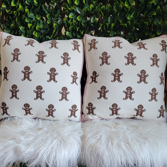 Jingles & Joy Other - NWT Gingerbread Pink and White/ Cream Christmas Pillow Set